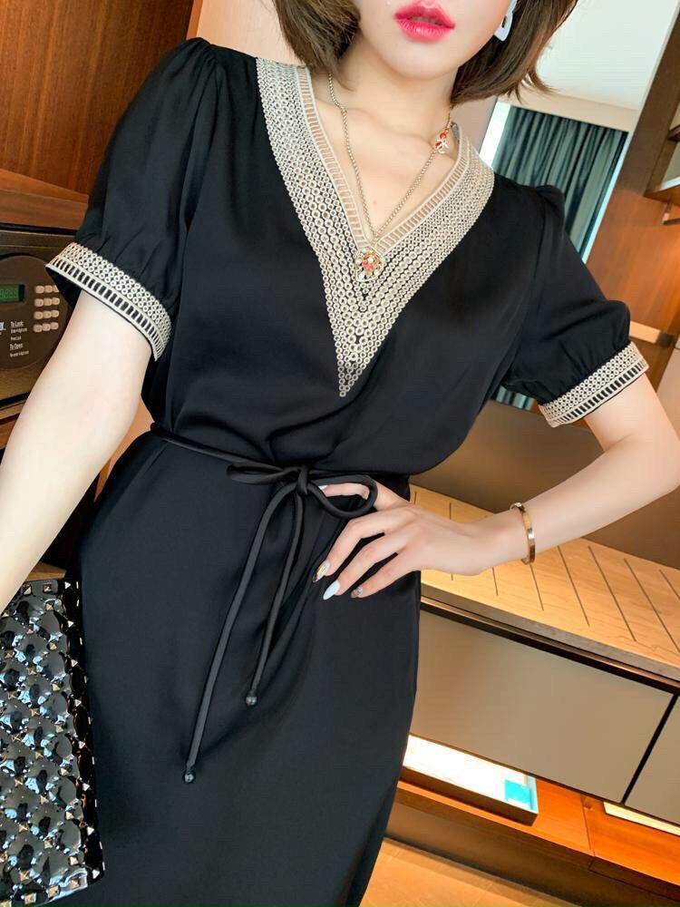 Đầm Lụa Phối Viền Ren Cổ - HN900